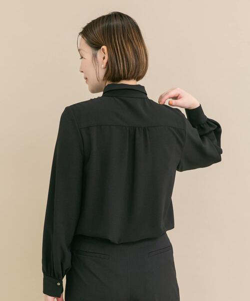 URBAN RESEARCH ROSSO WOMEN（アーバンリサーチ　ロッソ）の「『WEB/一部店舗限定』フロントレース切替ブラウス（シャツ/ブラウス・レディース・ブラック/オフホワイト・FREE）」の15枚目の写真