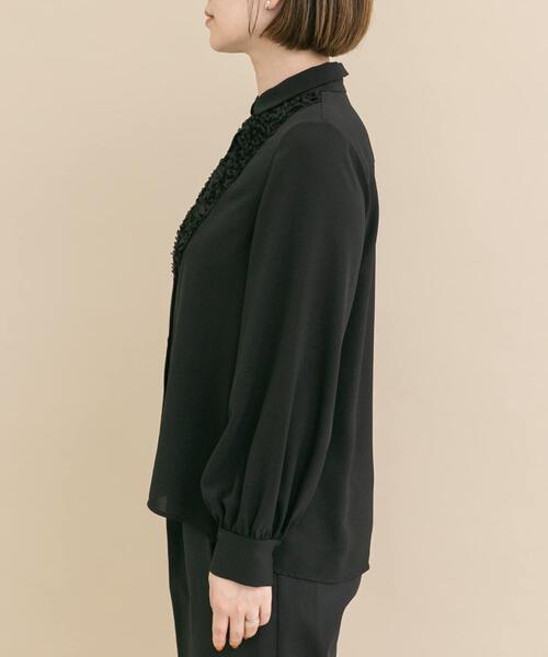 URBAN RESEARCH ROSSO WOMEN（アーバンリサーチ　ロッソ）の「『WEB/一部店舗限定』フロントレース切替ブラウス（シャツ/ブラウス・レディース・ブラック/オフホワイト・FREE）」の18枚目の写真