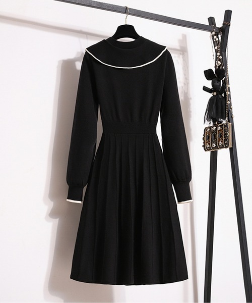 LUCPY（ラクピー）の「配色フリルVネック プリーツニットワンピース（ワンピース・レディース・ブラック・SMALL/MEDIUM/LARGE）」の2枚目の写真