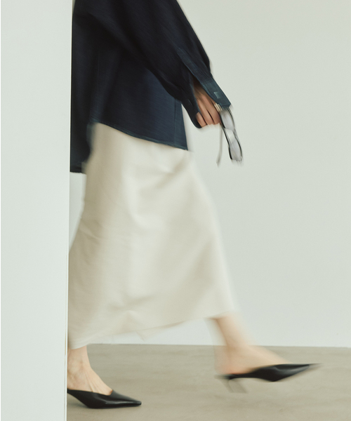VERMEIL par iena(ヴェルメイユパーイエナ)の「Minimal I Line スカート(スカート・レディース・アイボリー/ブラック・36/38)」の10枚目の写真