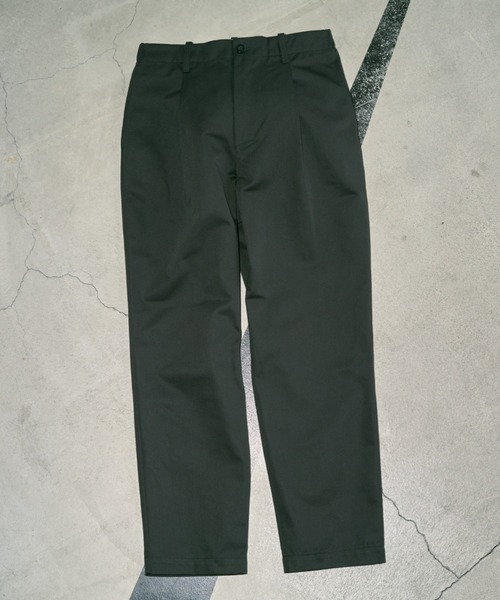 UNIVERSAL OVERALL(ユニバーサルオーバーオール)の「【限定】TUCK TAPERED PANTS(チノパンツ・メンズ・カーキ/ブラック・32/30/36/34)」の6枚目の写真
