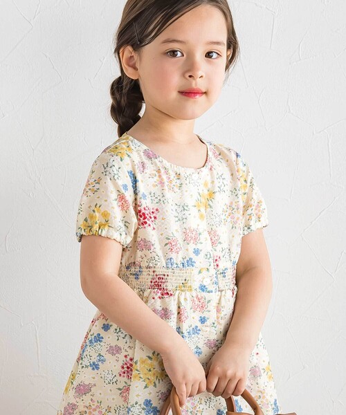 BeBe(ベベ)の「【お揃い】リップルマルシェフラワーパフスリーブワンピース(ワンピース・キッズ・イエロー系その他・110cm/140cm/130cm/150cm/120cm)」の4枚目の写真