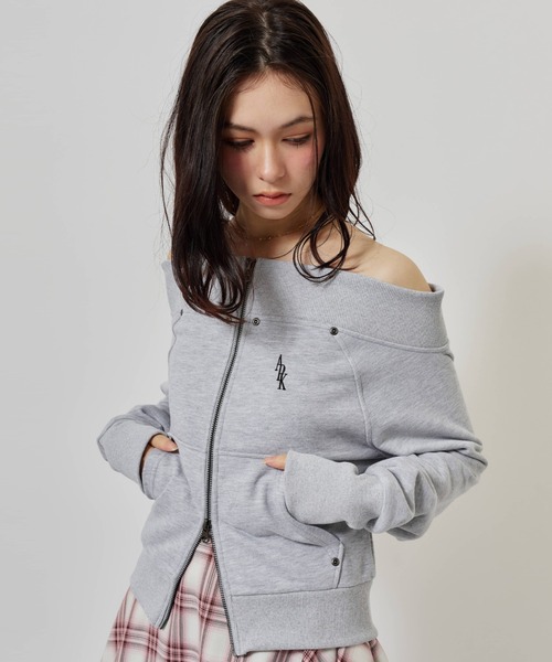 atmos pink（アトモスピンク）の「atmos pink Off-shoulder Sweat Zip-up / アトモスピンク オフショルダー スウェット ジップアップ（スウェット・レディース・ブルー/グレー・FREE）」の11枚目の写真