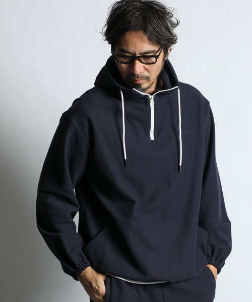 The DUFFER of ST.GEORGE(ザダファーオブセントジョージ)の「KNIT-LIKE RUSSELL PULLOVER HOODIE:セットアップ対応 ニットライク ラッセル プルオーバー フーディー(パーカー・メンズ・ネイビー/ライトブルー・X-LARGE/LARGE/MEDIUM/SMALL)」の2枚目の写真