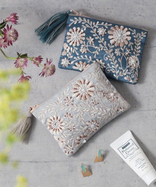 COTTAGE》きらめく花刺繍ビーズ！ビーズと機械刺繍が織りなす立体