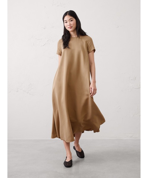 BANANA REPUBLIC FACTORY STORE（バナナリパブリック ファクトリーストア）の「BANANA REPUBLIC FACTORY STORE　　日本限定 トラペーズ マキシワンピース（ワンピース・レディース・ベージュ/ブラック・XS/S/M/L）」の2枚目の写真