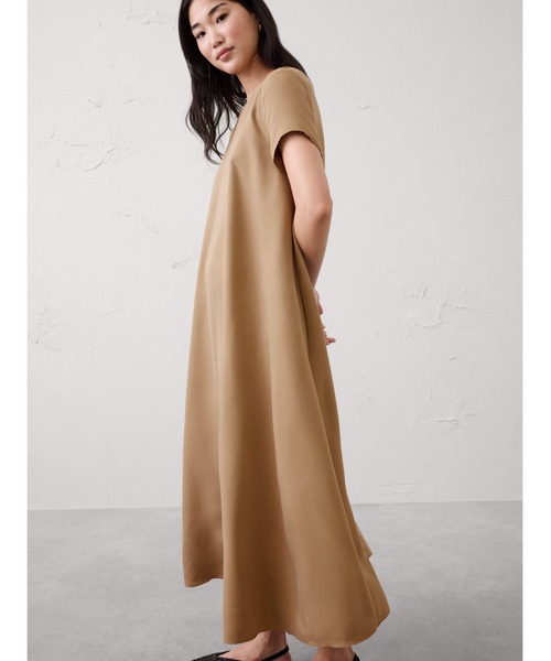 BANANA REPUBLIC FACTORY STORE（バナナリパブリック ファクトリーストア）の「BANANA REPUBLIC FACTORY STORE　　日本限定 トラペーズ マキシワンピース（ワンピース・レディース・ベージュ/ブラック・XS/S/M/L）」の4枚目の写真