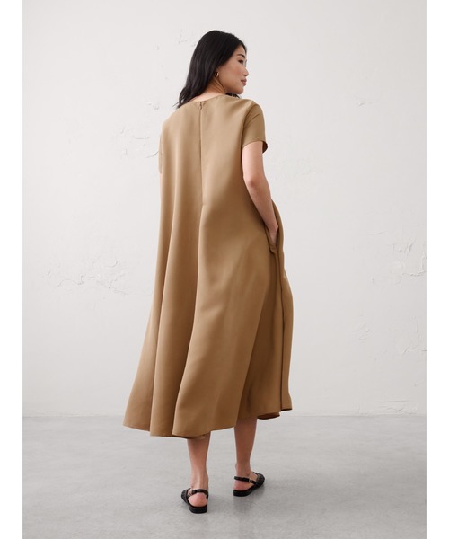 BANANA REPUBLIC FACTORY STORE（バナナリパブリック ファクトリーストア）の「BANANA REPUBLIC FACTORY STORE　　日本限定 トラペーズ マキシワンピース（ワンピース・レディース・ベージュ/ブラック・XS/S/M/L）」の3枚目の写真