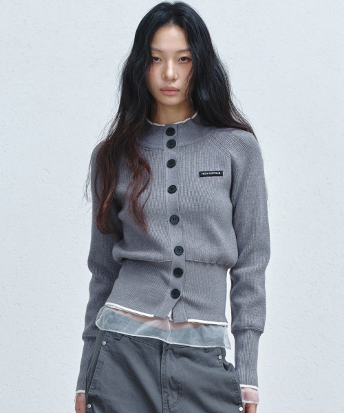 NICK&NICOLE（ニックアンドニコール）の「PATCH JAQUARD KNIT CARDIGAN_CHARCOAL（カーディガン/ボレロ・レディース・その他・FREE）」の5枚目の写真