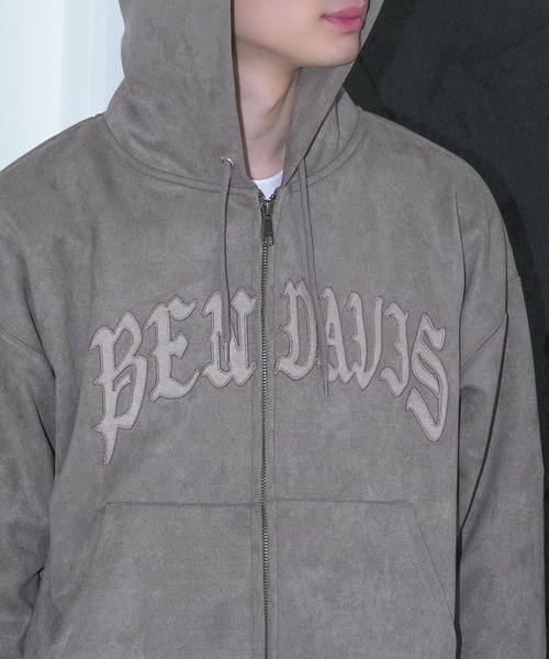 BEN DAVIS(ベンデイビス)の「【BEN DAVIS/ベンデイビス】【トレンドのダブルジップ】フェイクスエード パーカー 逆開ファスナー 共布ワッペン(パーカー・メンズ・スミクロ/ベージュ/ピンク・X-LARGE/LARGE/MEDIUM)」の1枚目の写真
