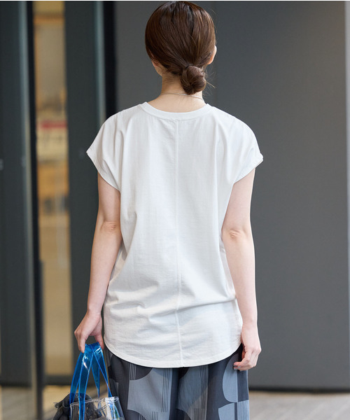 IENA(イエナ)の「《新色あり/追加8》ラウンドテールプルオーバー(Tシャツ/カットソー・レディース・レッド/ホワイト/ブラウン系その他/ブラック・FREE)」の20枚目の写真
