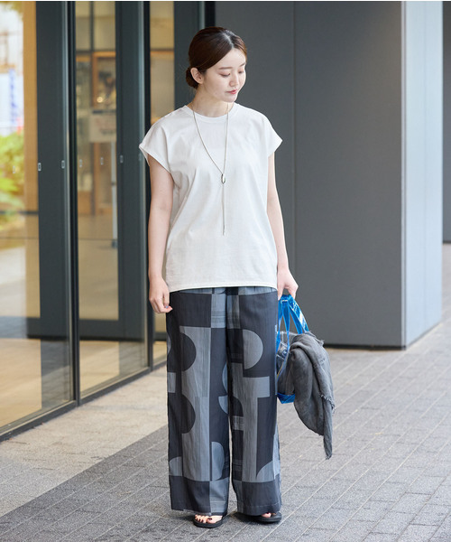 IENA(イエナ)の「《新色あり/追加8》ラウンドテールプルオーバー(Tシャツ/カットソー・レディース・レッド/ホワイト/ブラウン系その他/ブラック・FREE)」の22枚目の写真