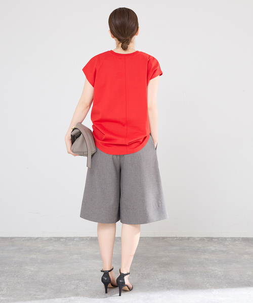 IENA(イエナ)の「《新色あり/追加8》ラウンドテールプルオーバー(Tシャツ/カットソー・レディース・レッド/ホワイト/ブラウン系その他/ブラック・FREE)」の6枚目の写真