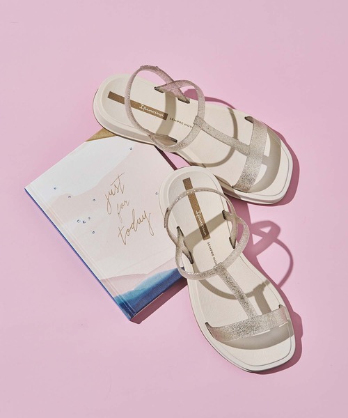 IPANEMA(イパネマ)の「Ipanema / “GLOW TRENDY SAND” サンダル(サンダル・レディース・ブラック系/ブラック×シルバー/ベージュ系/ブラウン系・38/37/36/35/34)」の4枚目の写真