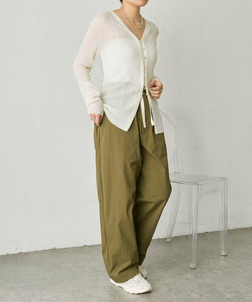ear PAPILLONNER(イアパピヨネ)の「《uchida企画》Vネックリブカーディガン【SUM1 STYLE(スミスタイル)】(カーディガン/ボレロ・レディース・レッド/ホワイト/ブラック/ブルー系その他・FREE)」の2枚目の写真