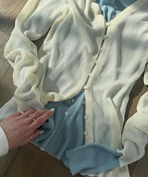 ear PAPILLONNER(イアパピヨネ)の「《uchida企画》Vネックリブカーディガン【SUM1 STYLE(スミスタイル)】(カーディガン/ボレロ・レディース・レッド/ホワイト/ブラック/ブルー系その他・FREE)」の13枚目の写真
