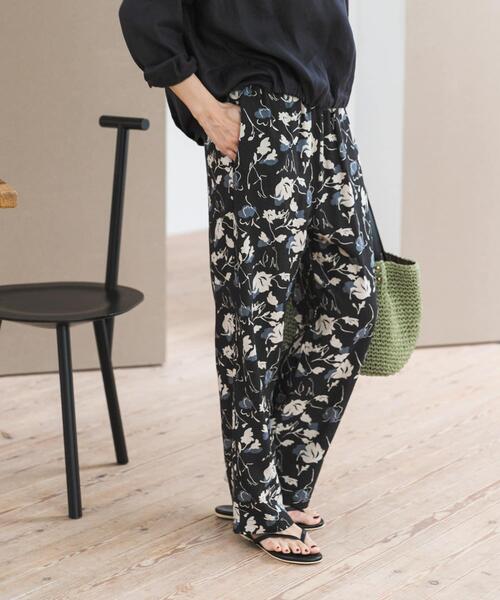 URBAN RESEARCH DOORS（アーバンリサーチドアーズ）の「『WEB限定カラー』リネンリヨセルプリントイージーパンツ（その他パンツ・レディース・ナチュラル/ベージュ系その他/ブラック・FREE）」の14枚目の写真