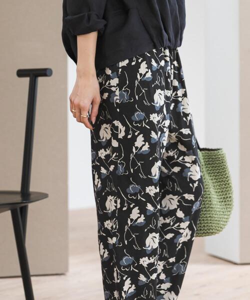 URBAN RESEARCH DOORS（アーバンリサーチドアーズ）の「『WEB限定カラー』リネンリヨセルプリントイージーパンツ（その他パンツ・レディース・ナチュラル/ベージュ系その他/ブラック・FREE）」の15枚目の写真