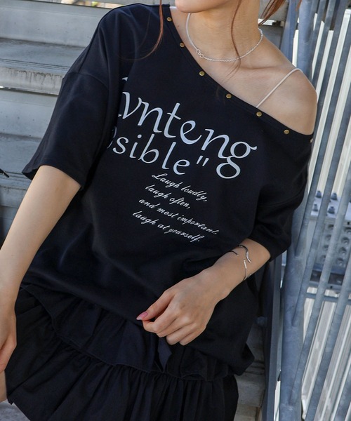 SpRay(スプレイ)の「スタッズ付ロゴオフショルダーショートスリーブトップス(Tシャツ/カットソー・レディース・イエロー/ホワイト/グレー/ブラック/サックスブルー・FREE)」の2枚目の写真
