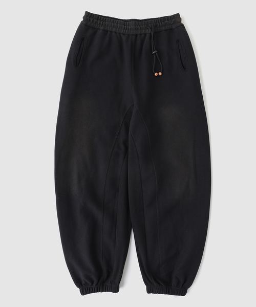 JIAN YE(ジェンイェ)の「JIAN YE / ジェンイェ GWAI SWT PANTS(スウェットパンツ・メンズ・ブラック・MEDIUM)」の1枚目の写真