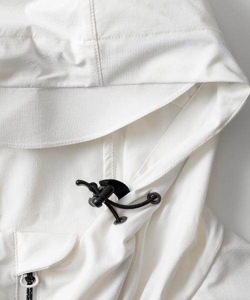 +phenix（プラスフェニックス）の「【+phenix / プラスフェニックス】AIRFLOW HOODED JACKET　撥水機能　Aerapix採用　ナイロンジャケット（ブルゾン・メンズ・ブラック・MEDIUM/LARGE/X-LARGE）」の13枚目の写真