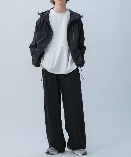 +phenix（プラスフェニックス）の「【+phenix / プラスフェニックス】AIRFLOW HOODED JACKET　撥水機能　Aerapix採用　ナイロンジャケット（ブルゾン・メンズ・ブラック・MEDIUM/LARGE/X-LARGE）」の2枚目の写真