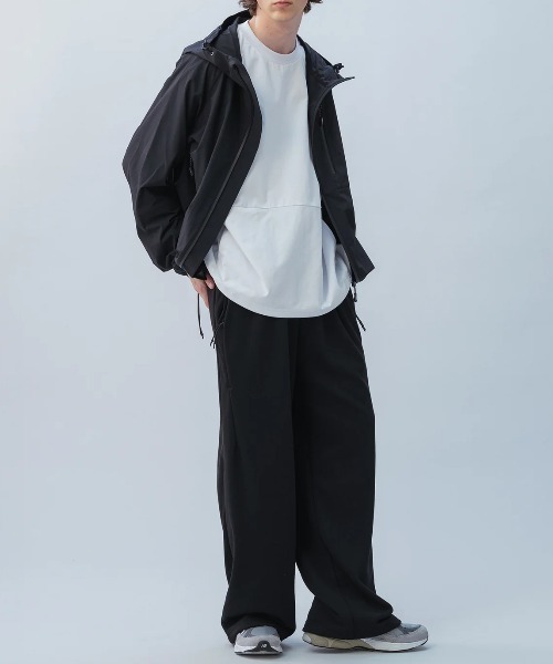 +phenix（プラスフェニックス）の「【+phenix / プラスフェニックス】AIRFLOW HOODED JACKET　撥水機能　Aerapix採用　ナイロンジャケット（ブルゾン・メンズ・ブラック・MEDIUM/LARGE/X-LARGE）」の3枚目の写真