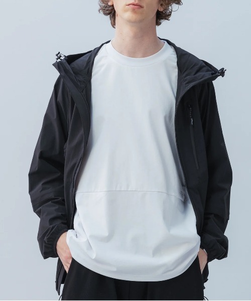 +phenix（プラスフェニックス）の「【+phenix / プラスフェニックス】AIRFLOW HOODED JACKET　撥水機能　Aerapix採用　ナイロンジャケット（ブルゾン・メンズ・ブラック・MEDIUM/LARGE/X-LARGE）」の6枚目の写真