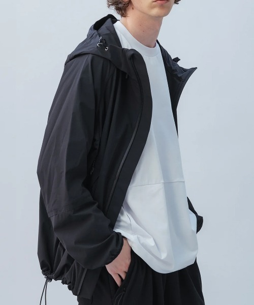 +phenix（プラスフェニックス）の「【+phenix / プラスフェニックス】AIRFLOW HOODED JACKET　撥水機能　Aerapix採用　ナイロンジャケット（ブルゾン・メンズ・ブラック・MEDIUM/LARGE/X-LARGE）」の7枚目の写真
