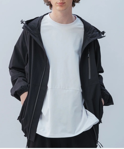 +phenix（プラスフェニックス）の「【+phenix / プラスフェニックス】AIRFLOW HOODED JACKET　撥水機能　Aerapix採用　ナイロンジャケット（ブルゾン・メンズ・ブラック・MEDIUM/LARGE/X-LARGE）」の8枚目の写真