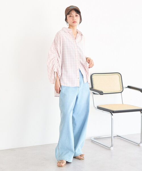 earth music&ecology(アースミュージックアンドエコロジー)の「シャーリングスリーブチェックシャツ(シャツ/ブラウス・レディース・ライトベージュ/ピンク/グレー・FREE)」の18枚目の写真