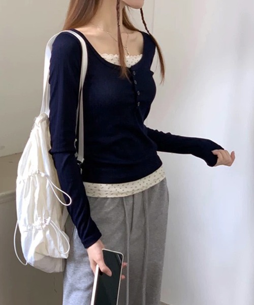 gossip!ロサンゼルス(ゴシップロサンゼルス)の「Y2K フェイクレイヤード 長袖 リブトップス 小花柄レースインナー(Tシャツ/カットソー・レディース・ネイビー・M)」の7枚目の写真