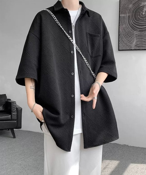 WESTBOY(ウエストボーイ)の「ユニセックス ストリート エンボス オーバーサイズ 半袖シャツ WO26S8TP01(シャツ/ブラウス・メンズ・ホワイト/ブラック・FREE)」の1枚目の写真