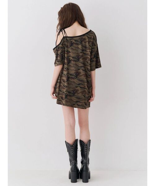 EVRIS（エヴリス）の「ラインストーンワンショルグラフィックトップス（Tシャツ/カットソー・レディース・ブラック/カーキ/ブラウン・FREE）」の9枚目の写真