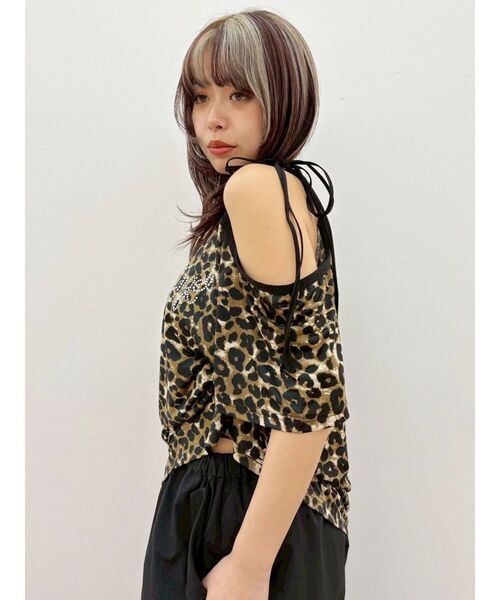 EVRIS（エヴリス）の「ラインストーンワンショルグラフィックトップス（Tシャツ/カットソー・レディース・ブラック/カーキ/ブラウン・FREE）」の17枚目の写真