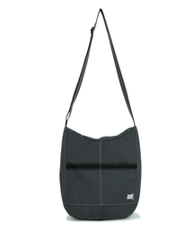 TAG NYLON MASSENGER BAG - BLACK