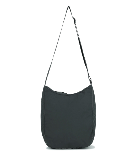 BROWNBREATH(ブラウンブレス)の「TAG NYLON MASSENGER BAG - BLACK(メッセンジャーバッグ・レディース・その他・ONE)」の2枚目の写真