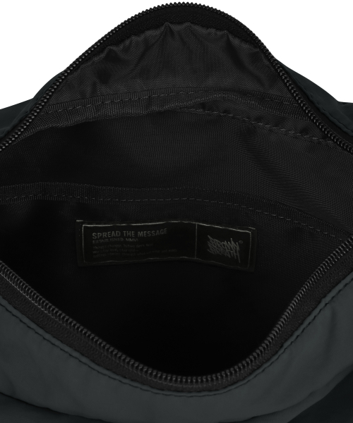 BROWNBREATH(ブラウンブレス)の「TAG NYLON MASSENGER BAG - BLACK(メッセンジャーバッグ・レディース・その他・ONE)」の7枚目の写真