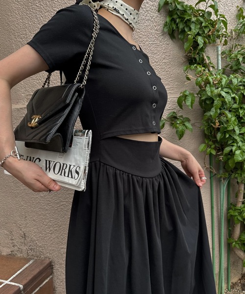 WILLFULLY(ウィルフリー)の「healthy cut out waist snap button OP(ワンピース・レディース・チャコール/ブラック/オリーブ・FREE)」の7枚目の写真