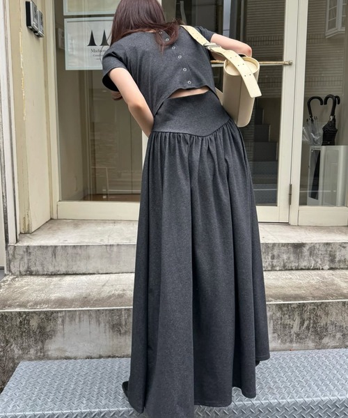 WILLFULLY(ウィルフリー)の「healthy cut out waist snap button OP(ワンピース・レディース・チャコール/ブラック/オリーブ・FREE)」の17枚目の写真