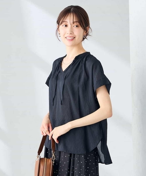 a.v.v(アーヴェヴェ)の「シアースキッパーブラウス(シャツ/ブラウス・レディース・ブラウン/ブラック/ブルー・38/40)」の2枚目の写真