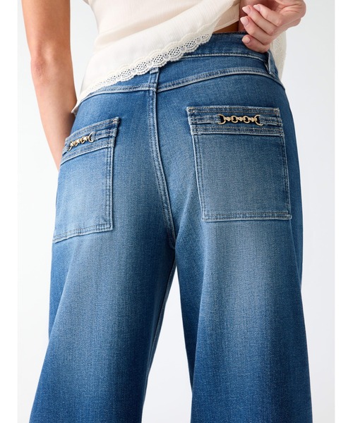 Guess(ゲス)の「BELLAGIO Chain Pocket デニムパンツ ジーンズ(デニムパンツ・レディース・インディゴブルー・27inch/28inch/24inch/25inch/26inch)」の4枚目の写真