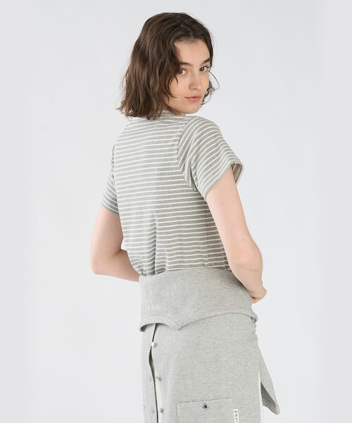 To b. by agnes b.(トゥービーバイアニエスベー)の「ハート 刺繍 リブ ボーダー 半袖 Tシャツ(Tシャツ/カットソー・レディース・グレー・40/38)」の7枚目の写真