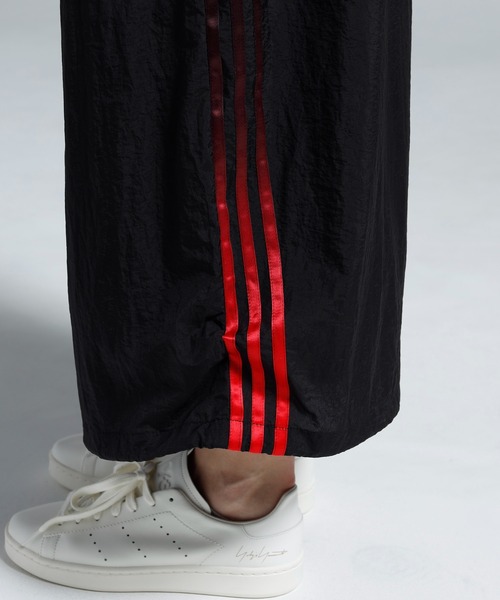 Y-3(ワイスリー)の「Y-3 GRADIENT 3 STRIPES NYLON WIDE PANTS(その他パンツ・メンズ・ブラック・LARGE/XX-SMALL/X-SMALL/SMALL/MEDIUM/X-LARGE)」の5枚目の写真