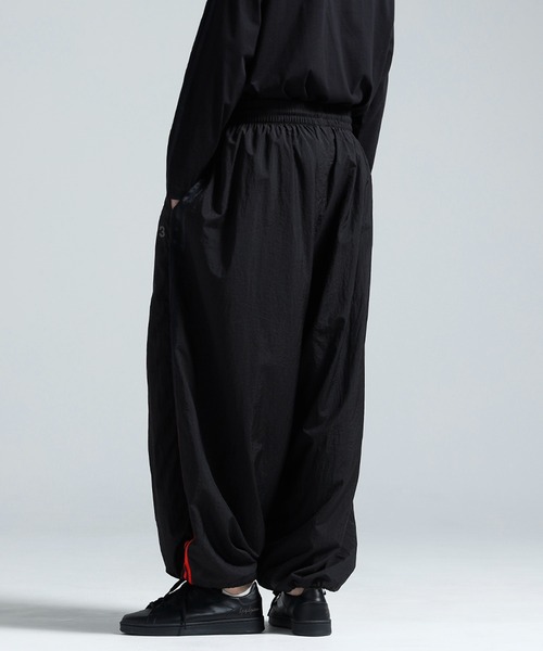 Y-3(ワイスリー)の「Y-3 GRADIENT 3 STRIPES NYLON WIDE PANTS(その他パンツ・メンズ・ブラック・LARGE/XX-SMALL/X-SMALL/SMALL/MEDIUM/X-LARGE)」の8枚目の写真