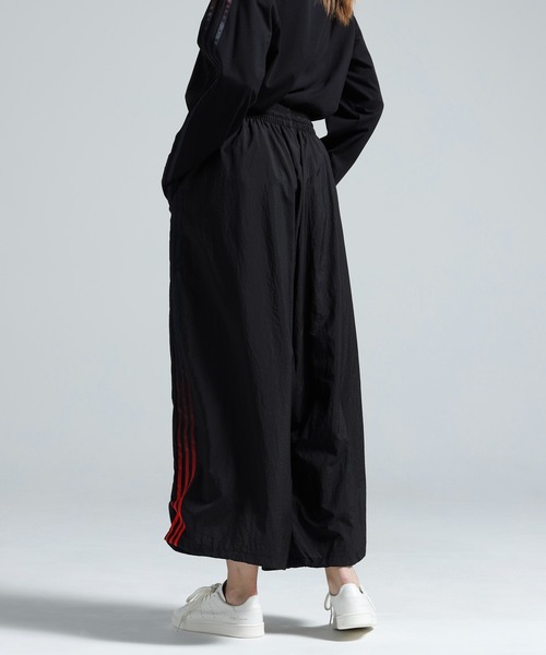 Y-3(ワイスリー)の「Y-3 GRADIENT 3 STRIPES NYLON WIDE PANTS(その他パンツ・メンズ・ブラック・LARGE/XX-SMALL/X-SMALL/SMALL/MEDIUM/X-LARGE)」の4枚目の写真