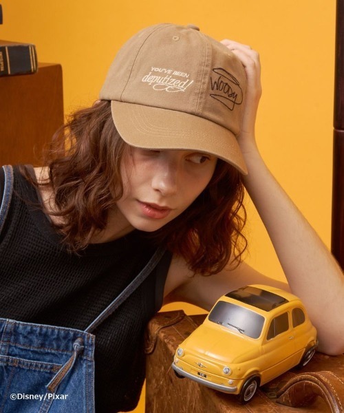 Disney(ディズニー)の「【TOY STORY】ヴィンテージ加工サインロゴCAP(キャップ・レディース・ブラウン/ネイビー・FREE)」の2枚目の写真