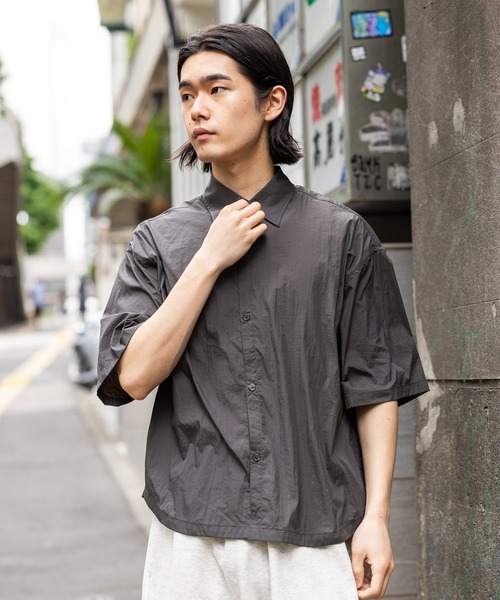 BAYFLOW（ベイフロー）の「[WEB限定/驚くほどに軽い]エアリーナイロン半袖シャツ（シャツ/ブラウス・メンズ・ネイビー/グレー/カーキ・SMALL/MEDIUM/LARGE）」の2枚目の写真