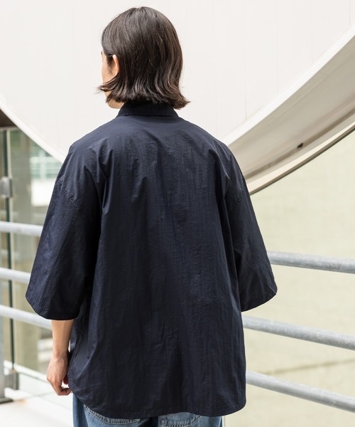 BAYFLOW（ベイフロー）の「[WEB限定/驚くほどに軽い]エアリーナイロン半袖シャツ（シャツ/ブラウス・メンズ・ネイビー/グレー/カーキ・SMALL/MEDIUM/LARGE）」の11枚目の写真