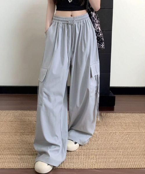 Miniministore(ミニミニストア)の「ワイドカーゴパンツパラシュートパンツ軽量(デニムパンツ・レディース・ブラック/イエロー/アイボリー/ブルーグレー・FREE)」の1枚目の写真